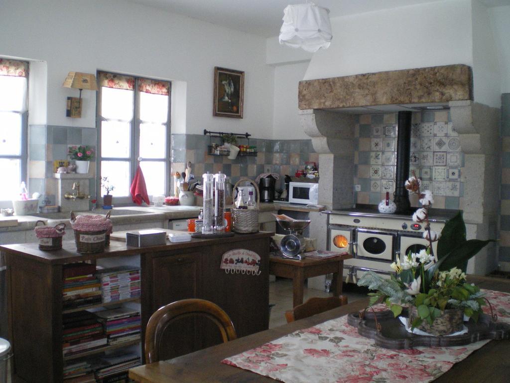 Bed and Breakfast Au Bon Gre D'Hugoline Blanzac  Экстерьер фото