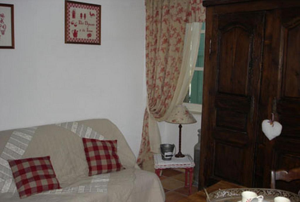 Bed and Breakfast Au Bon Gre D'Hugoline Blanzac  Номер фото