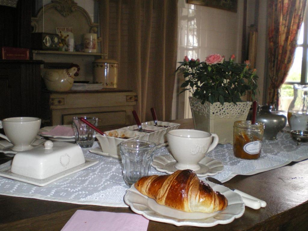 Bed and Breakfast Au Bon Gre D'Hugoline Blanzac  Экстерьер фото
