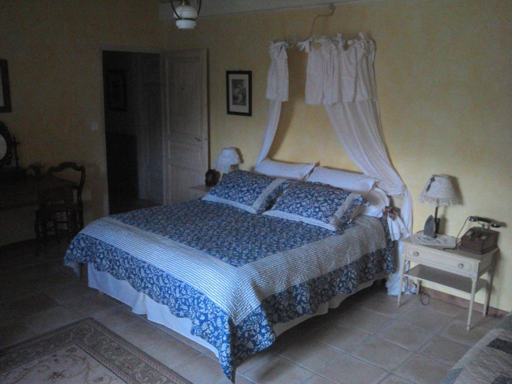 Bed and Breakfast Au Bon Gre D'Hugoline Blanzac  Номер фото